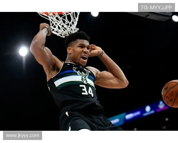 以字母哥入镜雄鹿整装待发飞赴孟菲斯迎战灰熊明日客场对决焦点之战