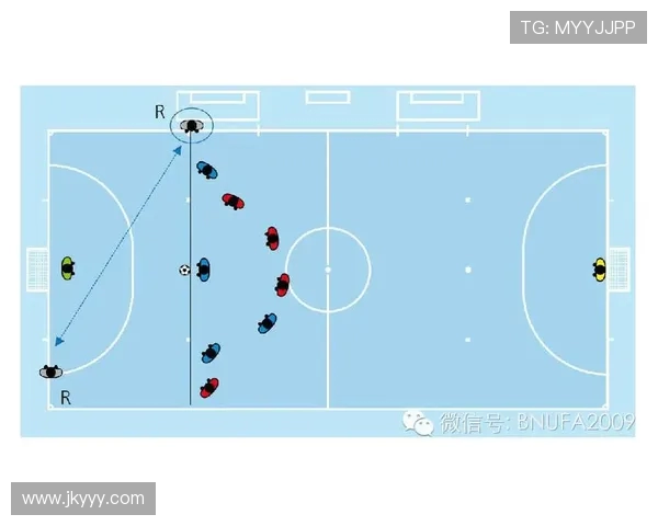 杨希补射建功却被判越位无效，裁判改写比赛走势足球赛场关键瞬间成转折